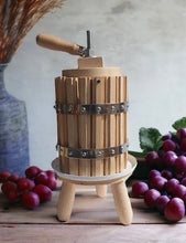 Traditional Wooden Wine Press: 30L Fruit Juice Extractor