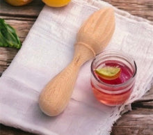 Wooden Kitchen Lemon Citrus Reamer Squeezer Juicer Extractor